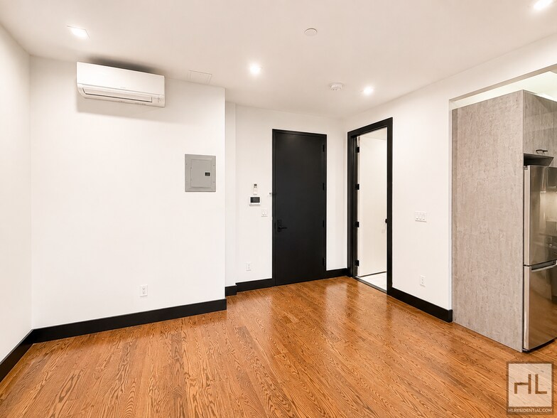 Building Photo - IRVING AVENUE / Spacious Bushwick 2-Bed