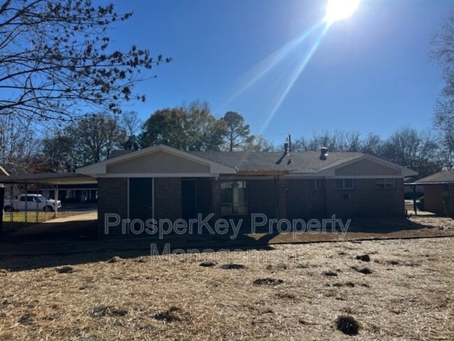 Building Photo - 2745 N Wallace Dr