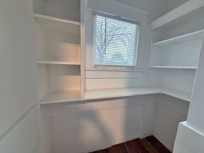 Building Photo - Recently Renovated Brick Home Minutes Away from Crosstown, Midtown, Rhodes & More!