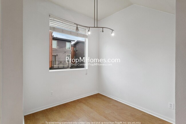 Building Photo - Contemporary Townhome in the heart of St. ...