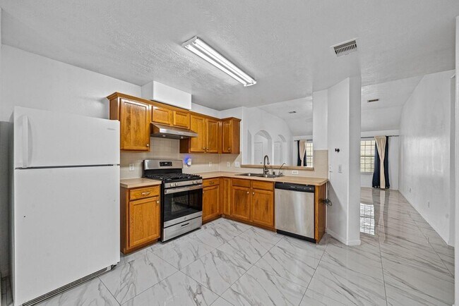 Building Photo - 8131 Golden Trace Ct