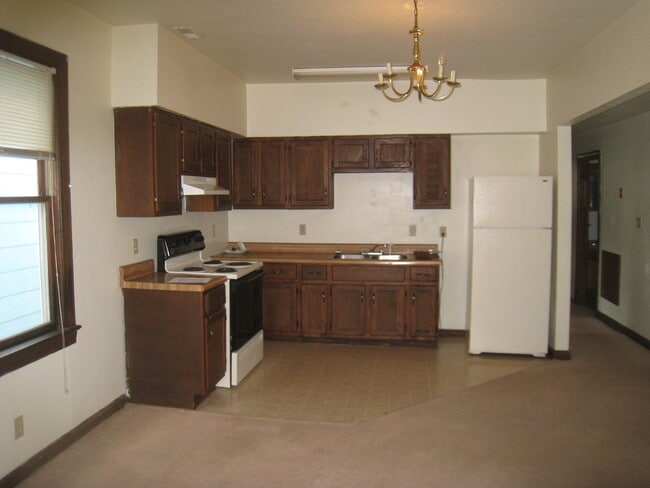 Building Photo - 708 DINWID