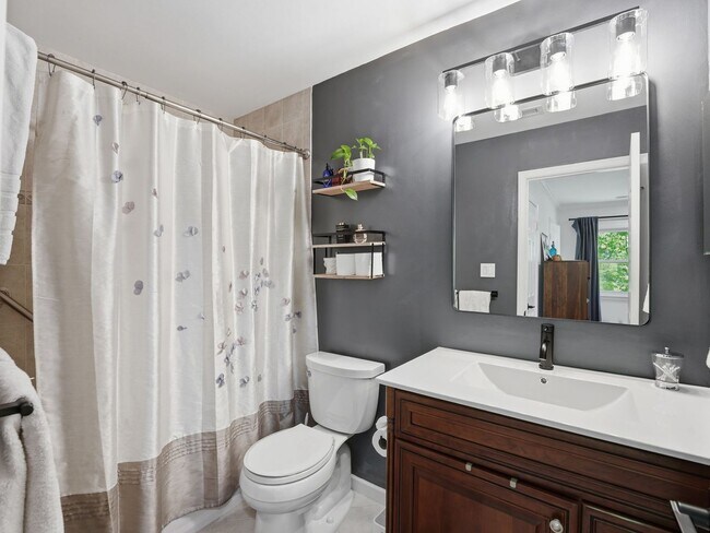 Building Photo - Freshly Refined Home with Generous Space and Timeless Appeal