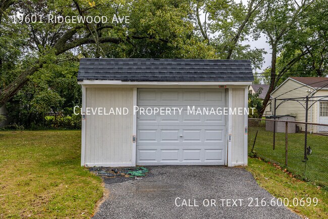 Building Photo - 19601 Ridgewood Ave