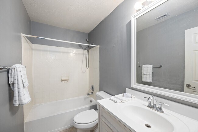 Building Photo - 1946 Hawthorne Brook Ln