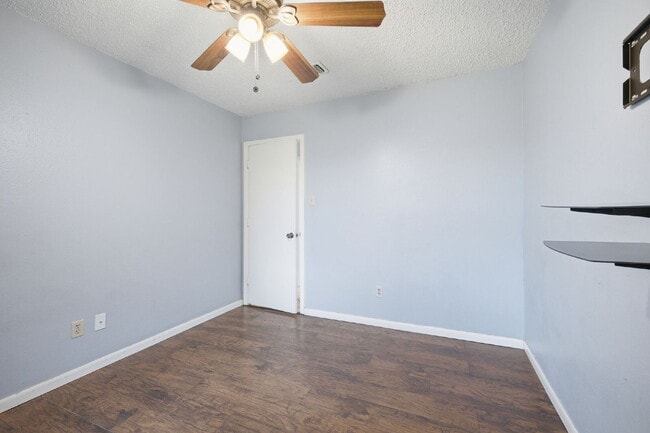 Building Photo - Charming 3 Bedroom Home near Schools and Rec Center