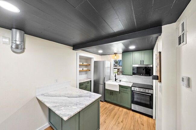 Building Photo - 612 Tanglewood Ln