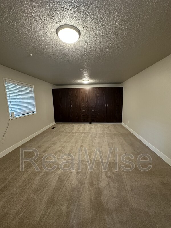 Building Photo - 7730 SW Eaker Pl
