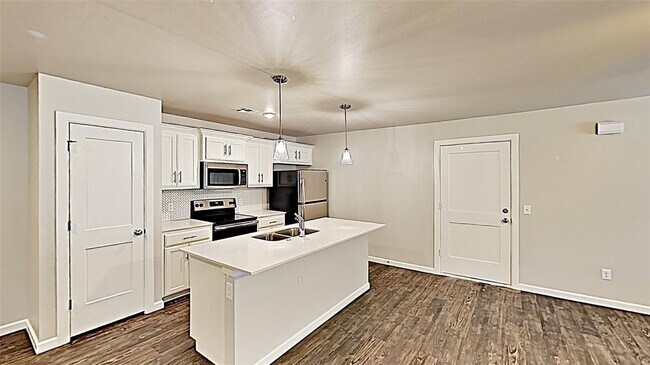 Building Photo - 5012 Avion Ct