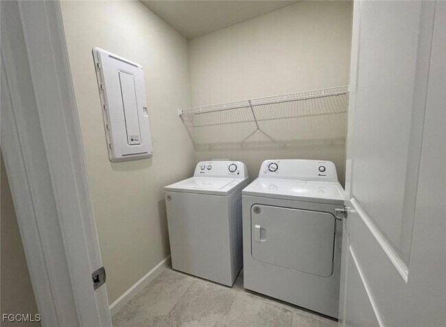 Building Photo - 10861 Firebush Cir