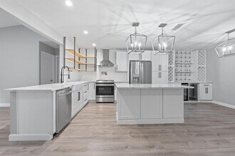 Building Photo - 609 Blackberry Dr