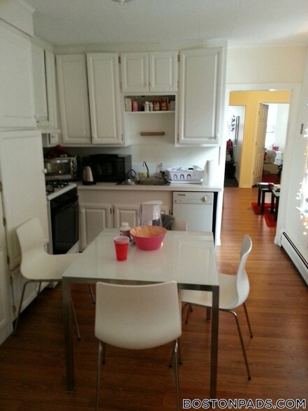 Building Photo - 92 Endicott St