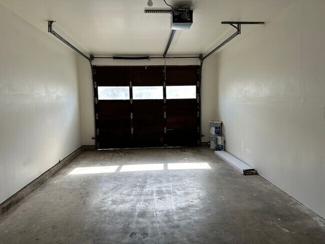 Building Photo - HOS174-Hoskin