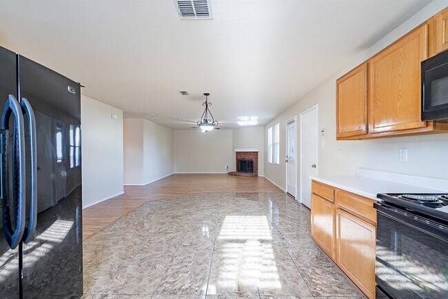 Building Photo - 1000 Bumble Bee Dr