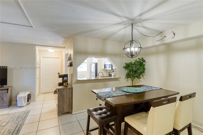 Building Photo - 3095 N Oakland Forest Dr