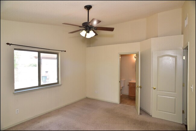 Building Photo - 14325 Island Point Dr