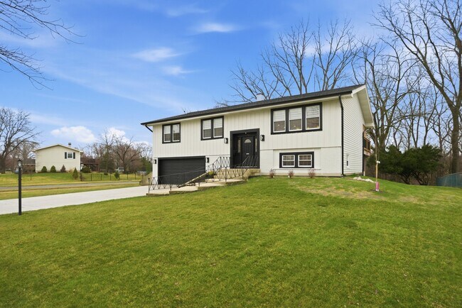 Building Photo - 2S245 Mayfield Ln