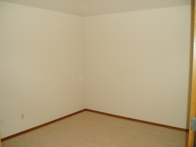 Building Photo - 3 Bed + Office - Private Master Suite - Mo...