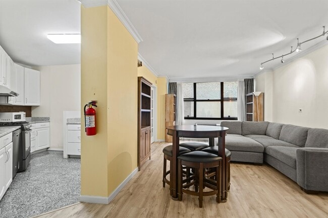 Building Photo - 7004 JFK Blvd E