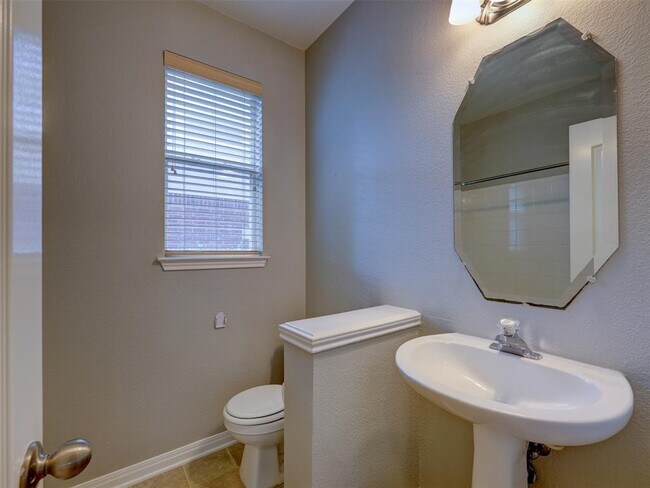 Building Photo - 1554 Homewood Cir