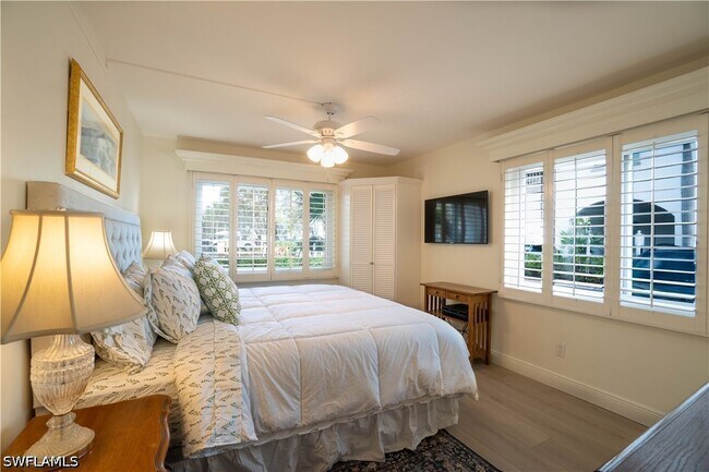 Building Photo - 388 4th Ave S