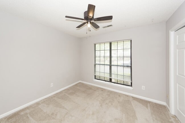 Building Photo - 2 Bedroom 2 Bath Townhouse in Crowfield Pl...