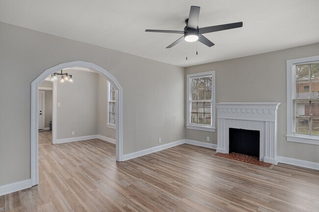 Building Photo - Highland Fully Remodeled 2 Bedroom Home