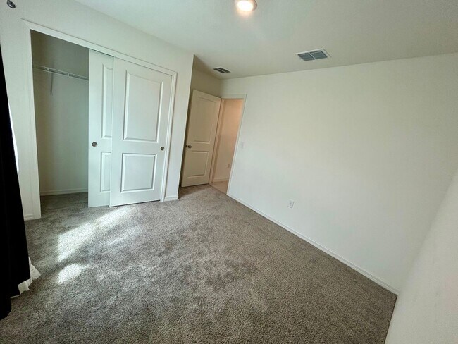 Building Photo - Spacious 3-Bed, 2-Bath Fully Gated Home in...