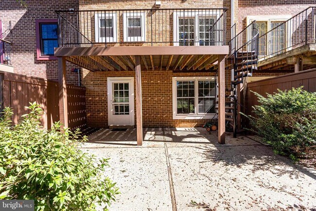 Building Photo - 2186 Golf Course Dr