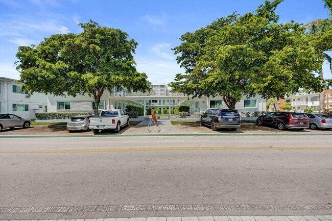Building Photo - 9270 E Bay Harbor Dr