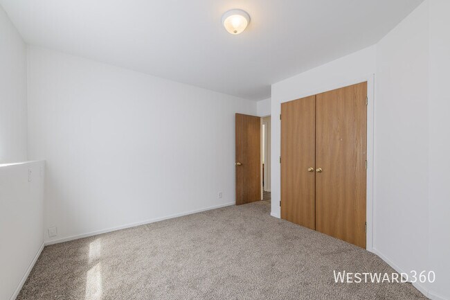 Building Photo - 915 Spiros Ct