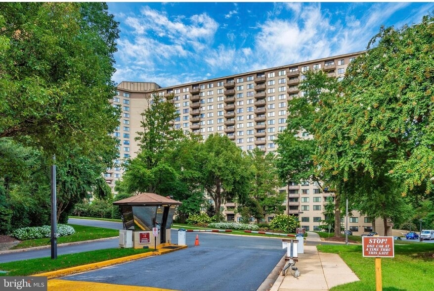 Building Photo - 5225 Pooks Hill Rd