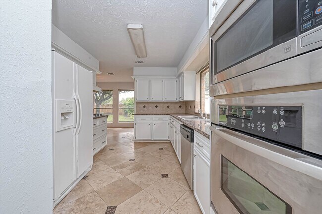 Building Photo - 2831 Pecan Ridge Dr