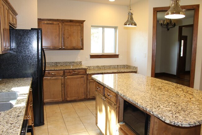 Building Photo - 701 Bushwhack Rd