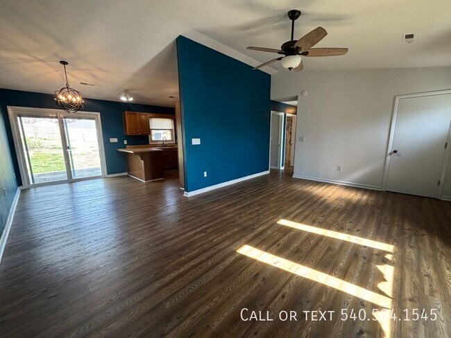 Building Photo - 3615 Ellen Dr