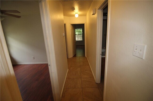 Building Photo - 8506 Apple Carrie Cove