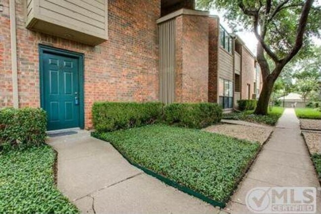 Building Photo - 9254 Forest Ln