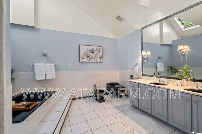 Building Photo - 1577 E Tomahawk Dr