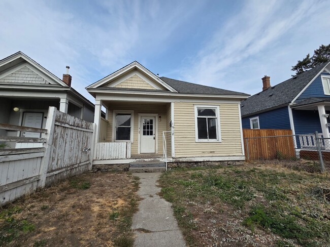 Building Photo - 1618 W Spofford Ave