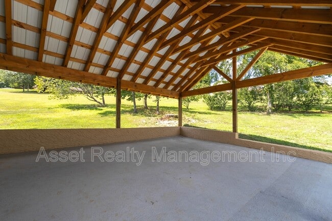 Building Photo - 915 River Cliff Dr