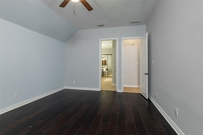 Building Photo - 305 Dorset Ct
