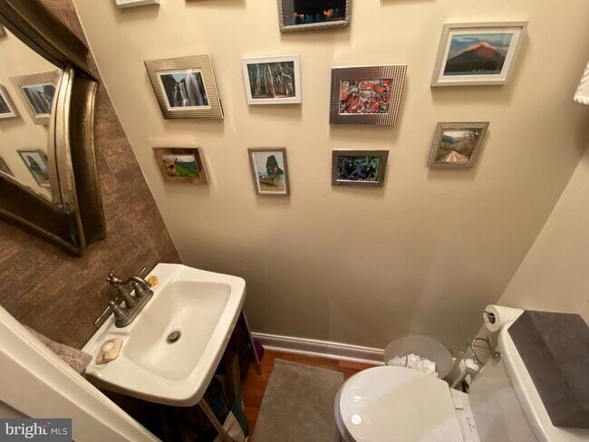 Building Photo - 2128 10th St NW