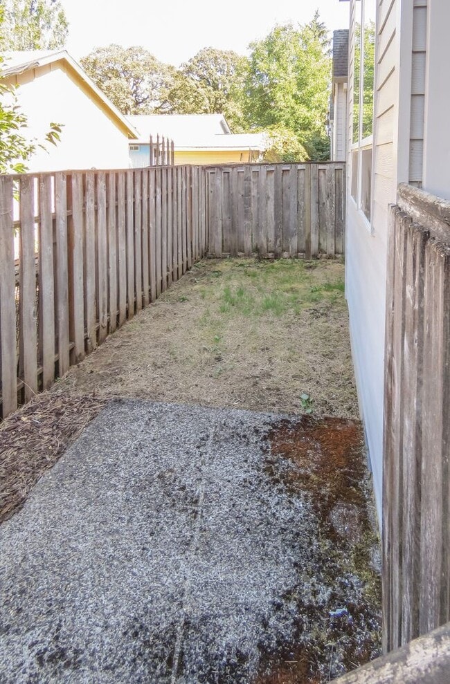 Building Photo - Aloha 3 Bedroom 2.5 Bath  Townhome Available Now ****