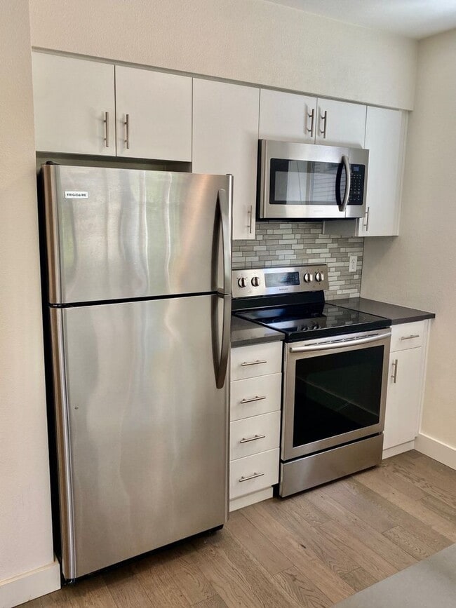 Building Photo - 1bd/1ba Seattle Condo