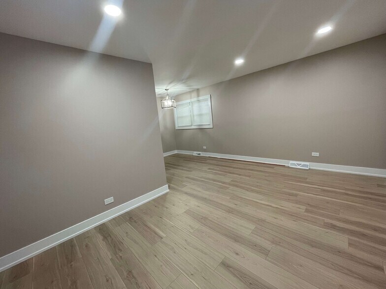 Building Photo - 8511 Parkside Ave