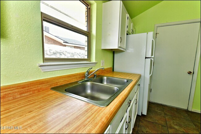 Building Photo - 853 Nita Fay Dr