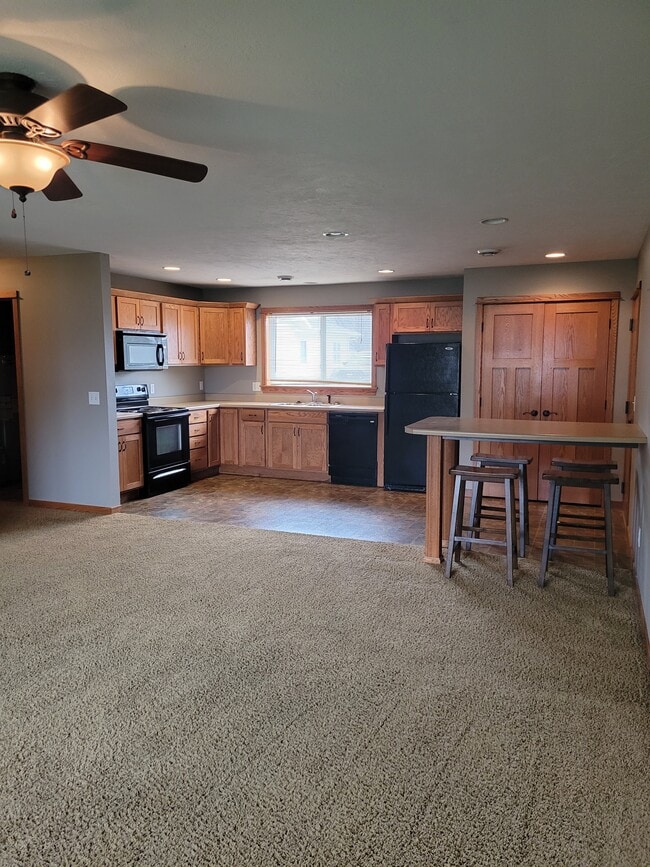 Building Photo - 720 Brooklawn Dr