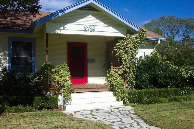 Primary Photo - 2718 E 22nd St