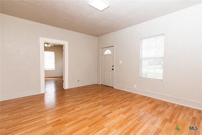 Building Photo - 905 N 9th St