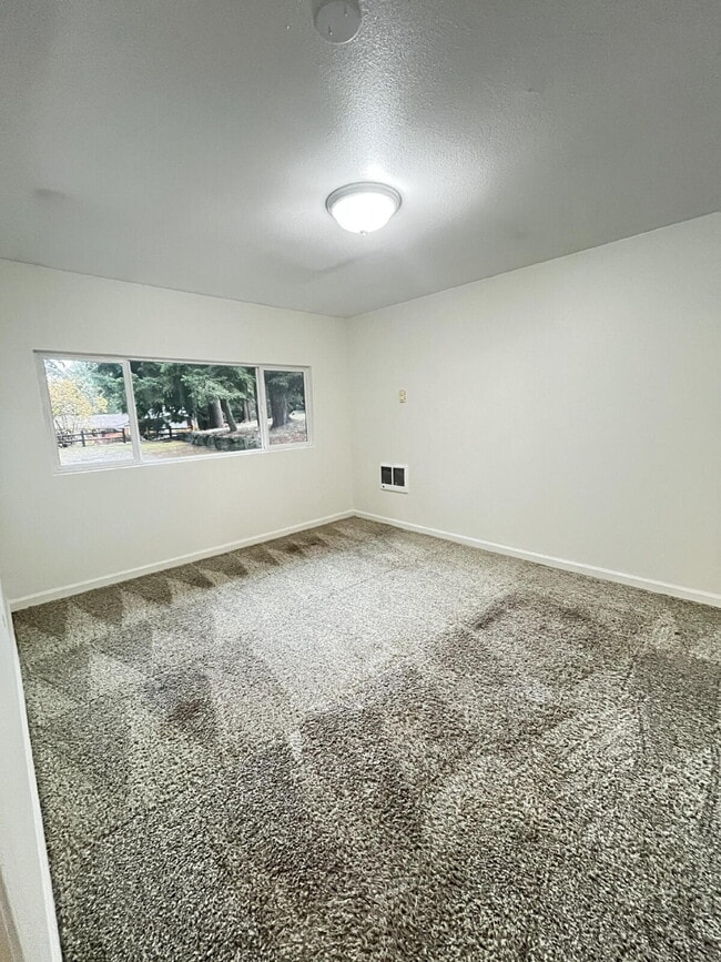 Building Photo - Elegant Puyallup Home with Full 2-Bedroom ADU and Panoramic City Views